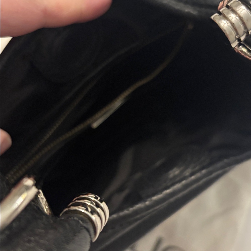 Banana Republic black pebbled leather shoulder bag w/turn-lock magnetic closure - Picture 5 of 11